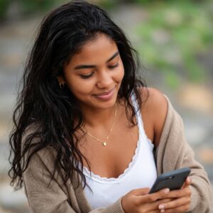 Best Dating Apps for Meeting Couples as a Single Person
